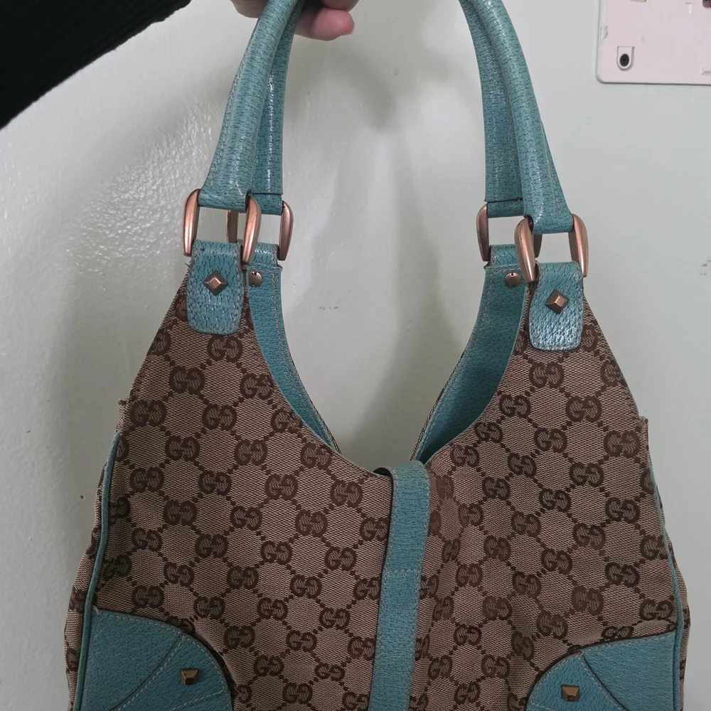 Gucci Brown Monogram Shoulder Bag with Teal Leather Trim - Picture 3 of 7